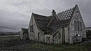 abandoned:building=* (in serious disrepair)