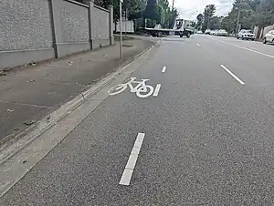 Advisory bike lane