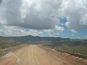 Tatsächlich eine surface=dirt Straße.