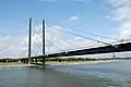 Rheinkniebrücke w Düsseldorf