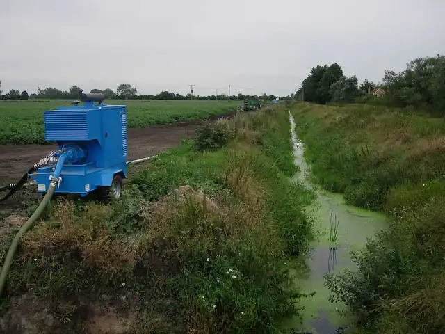 Irrigation_near_Joist_farm_-_geograph.org.uk_-_1054272