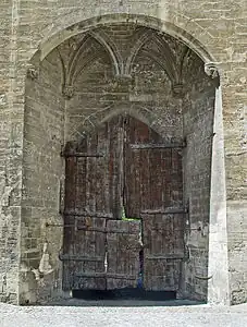 A wicket gate (lower middle part of the gate) in the Palais des Papes (Avignon).