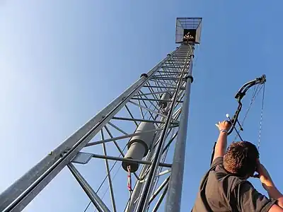 Popinjay archery mast, including a metal cage around the birds (targets) to limit arrow flight, and a counterweight to bring the birds down.