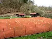 Tennis court leisure=pitch sport=tennis surface=clay count=3