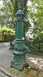 Typ I (Fischkopf und Fischmotiv am Fuß).