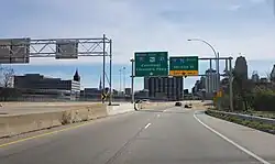 Left: destination:ref=I 71 North;US 50 East destination:ref:to=I 471 destination=Columbus;Columbia Parkway Right: destination:ref=I 71 South;I 75 South destination=2nd Street maxspeed:advisory=35 mph