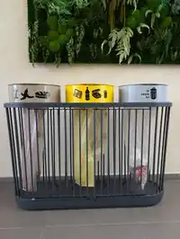 Poubelles pour piétons triples (organiques, recyclables et autres déchets)