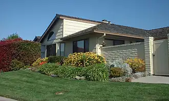 Salinas - An average 1,400&nbsp;sq&nbsp;ft (130&nbsp;m2) home in North Salinas