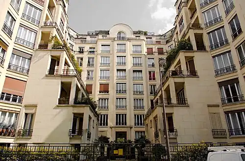 Futurist influences – Rue du Laos no. 25 in Paris, by Charles Thomas (1930)[70]