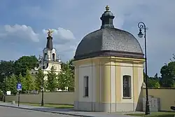 Side Well and Griffin Gate