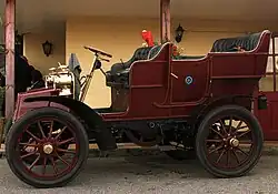 8+1⁄4 HP detachable-top limousine 1904