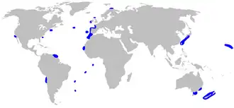 World map indicating the habitats (blue) in the mid–Atlantic Ocean, and in the Pacific Ocean, ranging from Japan to Australia to California