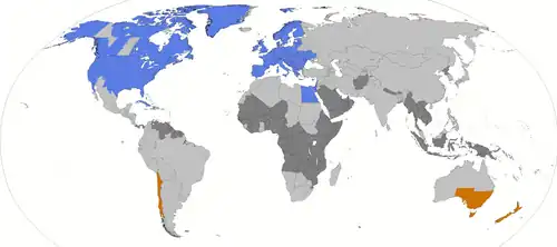 World map. Europe, most of North America, parts of southern South America, and southeastern Australia, and a few other places use DST. Most of equatorial Africa and a few other places near the equator have never used DST as the seasons are not marked by drastic changes in light. The rest of the landmass is marked as formerly using DST.