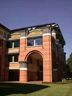 Postmodern Doric pilasters and columns of the Duncan Hall, Rice University, US, by John Outram, 1996[36]