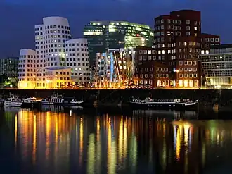 Neuer Zollhof - Düsseldorf (1998)