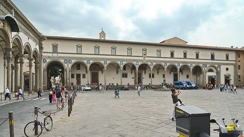 Arcade of the Foundling Hospital (1419–1445) on the Piazza of Santissima Annunziata with its corresponding portico by Giovanni Battista Caccini (1601)