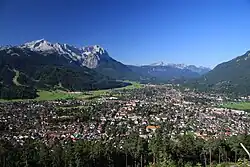Garmisch-Partenkirchen in September 2009, Alpspitze and Zugspitze in background left