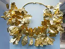 Room 22 – Gold oak wreath with a bee and two cicadas, western Turkey, c. 350–300 BC