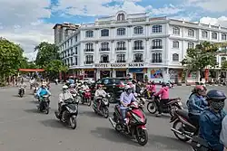 Hue_Hotel_Saigon_(24675543497)