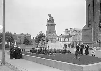 The original statue of Mikael Agricola in Vyborg by Emil Wikström, photographed on the day of its reveal in 21 June 1908,