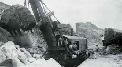 A Marion steam shovel excavating the Panama Canal, 1908