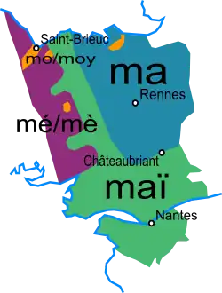Map of Upper Brittany showing regional pronunciations of the word “moi”.