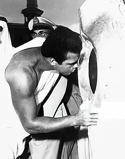 Muhammad Ali kissing the black stone in 1972