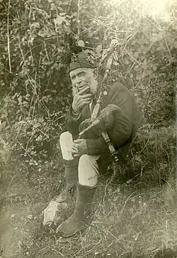 circa 1900: famous piper O Rilo