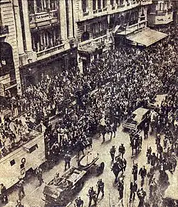 Perón's funeral cortège along the Avenida de Mayo.