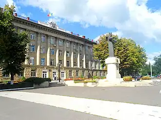 Piața Independenței with the City Hall and Stephen the Great Monument
