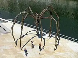 Louise Bourgeois, Maman, 1999, outside Museo Guggenheim