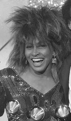 Tina Turner posing at the 27th Grammy Awards in Los Angeles, California