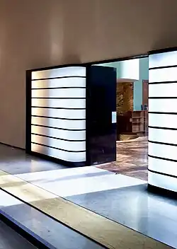 Vertical and horizontal luminous surfaces – Entrance hall of the Villa Cavrois in Croix, France, by Rob Mallet-Stevens (1932)[122]