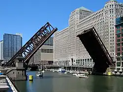 The Wells Street Bridge (Chicago), a double-leaf fixed-trunnion bascule bridge